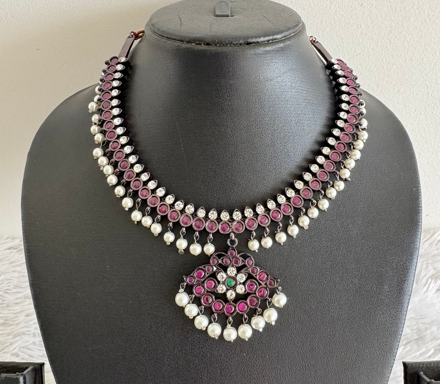 Black finish precious kemp-green pearl necklace dj-52286