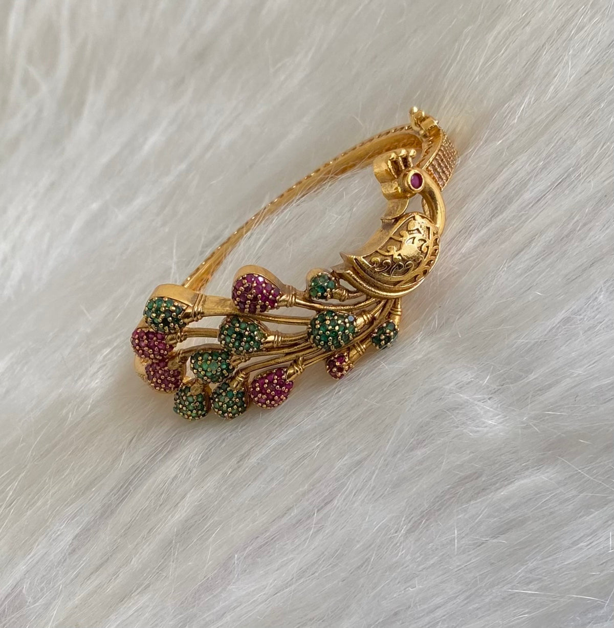 Antique gold tone kemp-green peacock openable kada/bracelet dj-54851