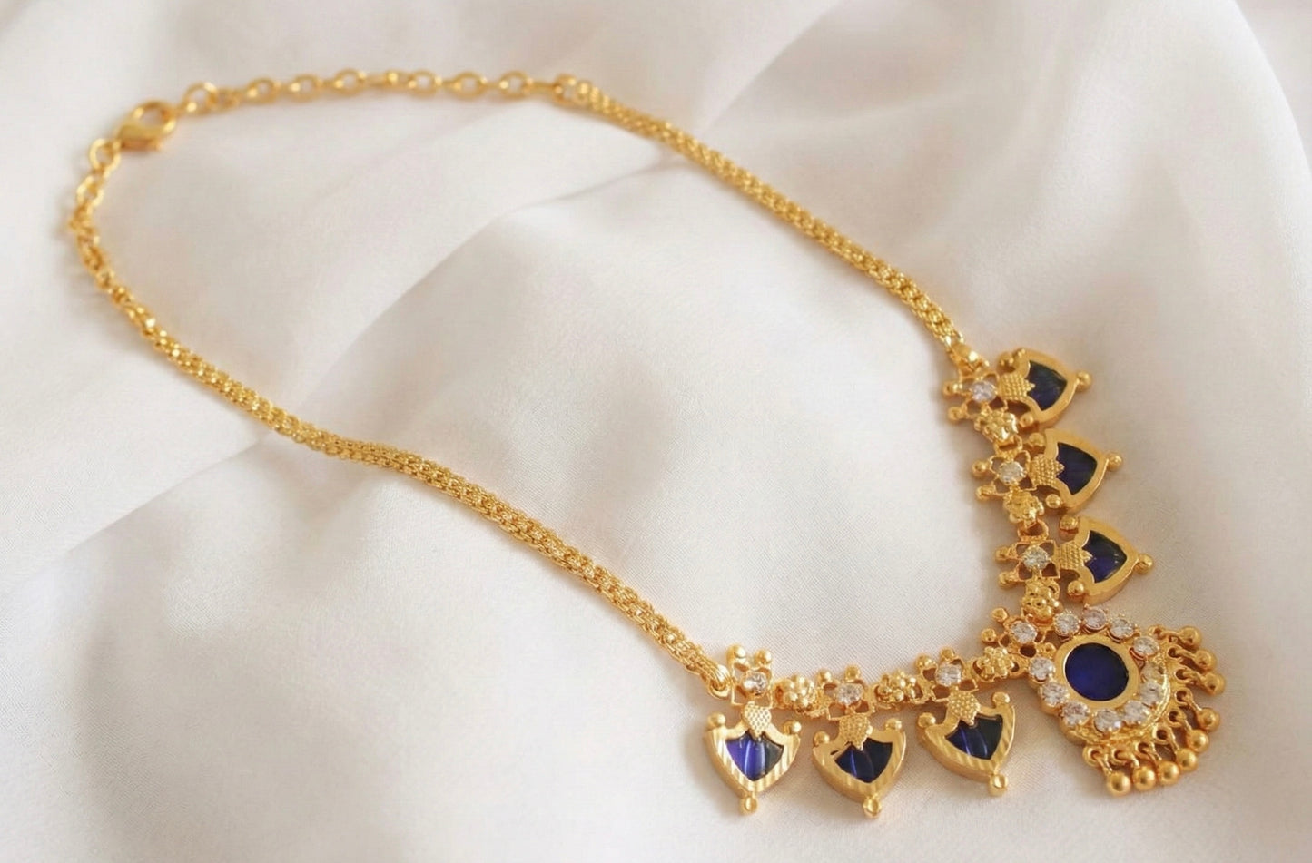 Gold tone blue palakka necklace DJ18111
