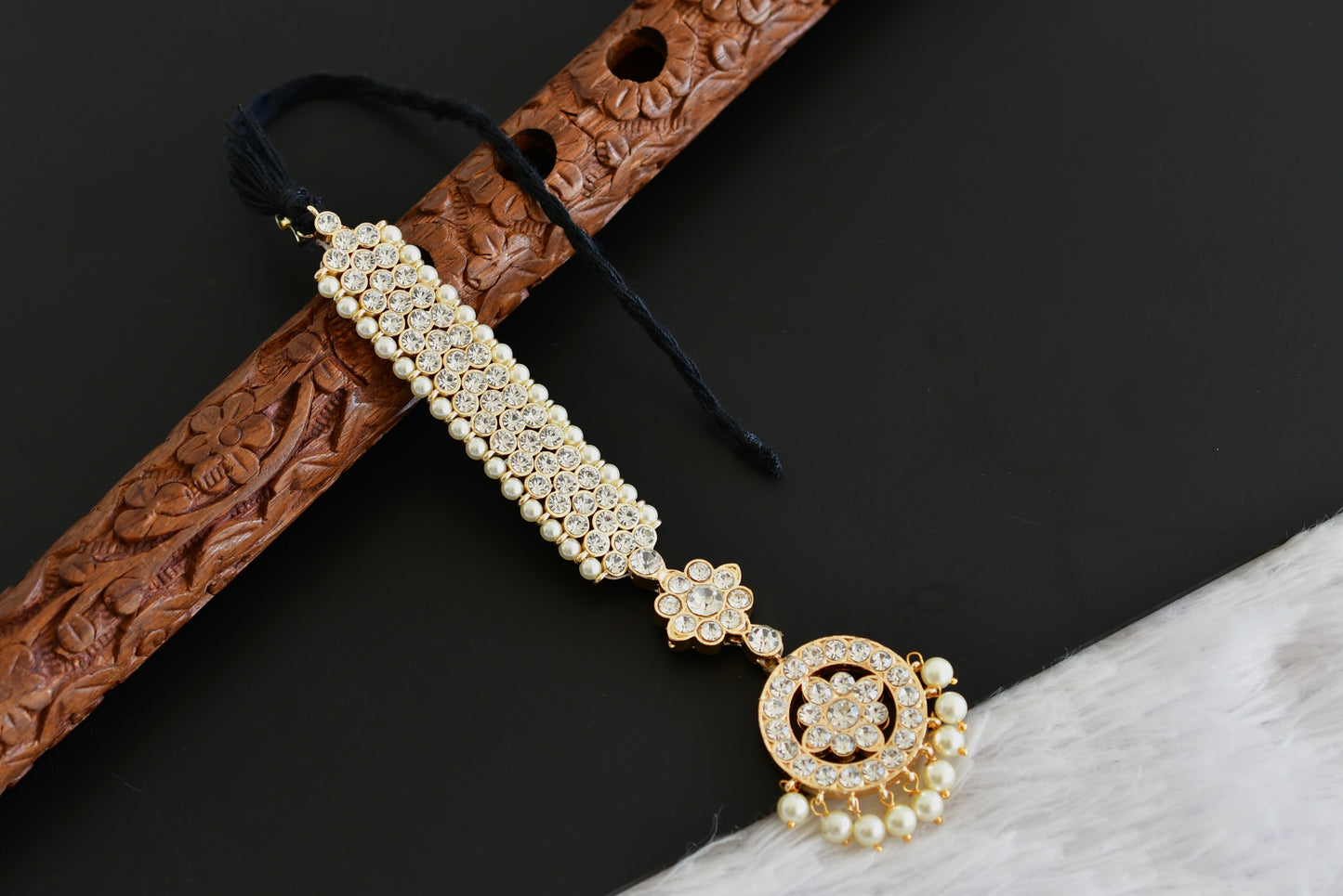 Gold tone AD white pearl round tikka dj-52524