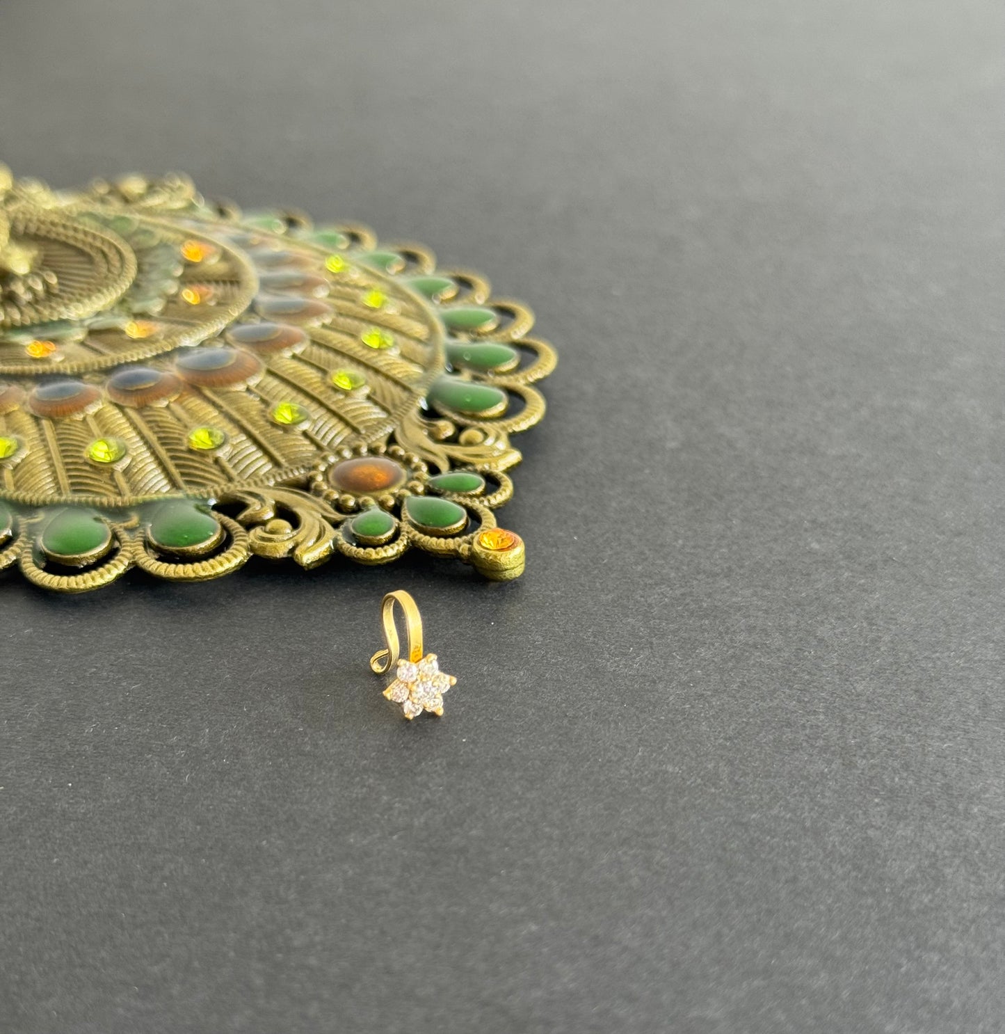 Gold tone cz white flower nose pin Dj-52034