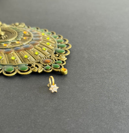 Gold tone cz white flower nose pin Dj-52034