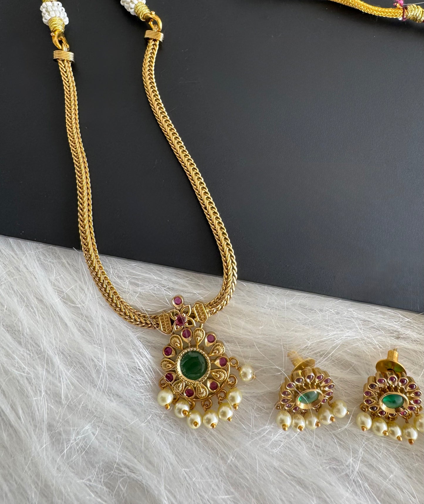 Antique gold tone kemp green stone necklace set dj-51212