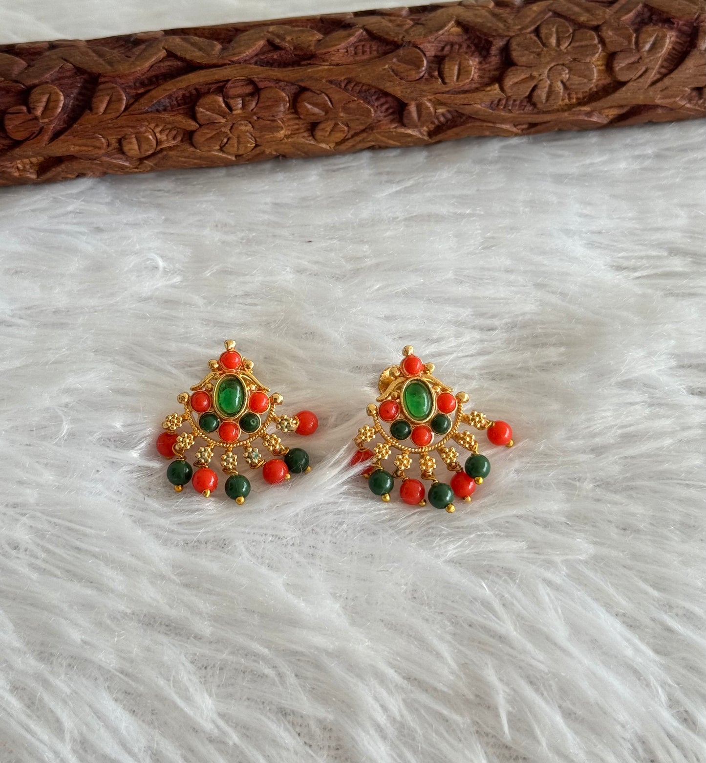 Gold tone coral-green beaded stud/earrings dj-51615