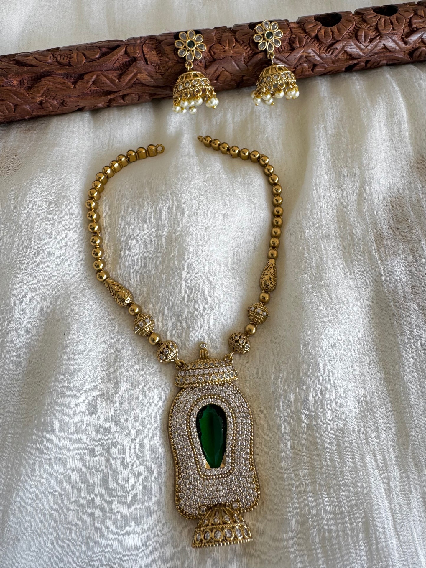 Antique gold tone pink-green-white Kerala style necklace set dj-52619