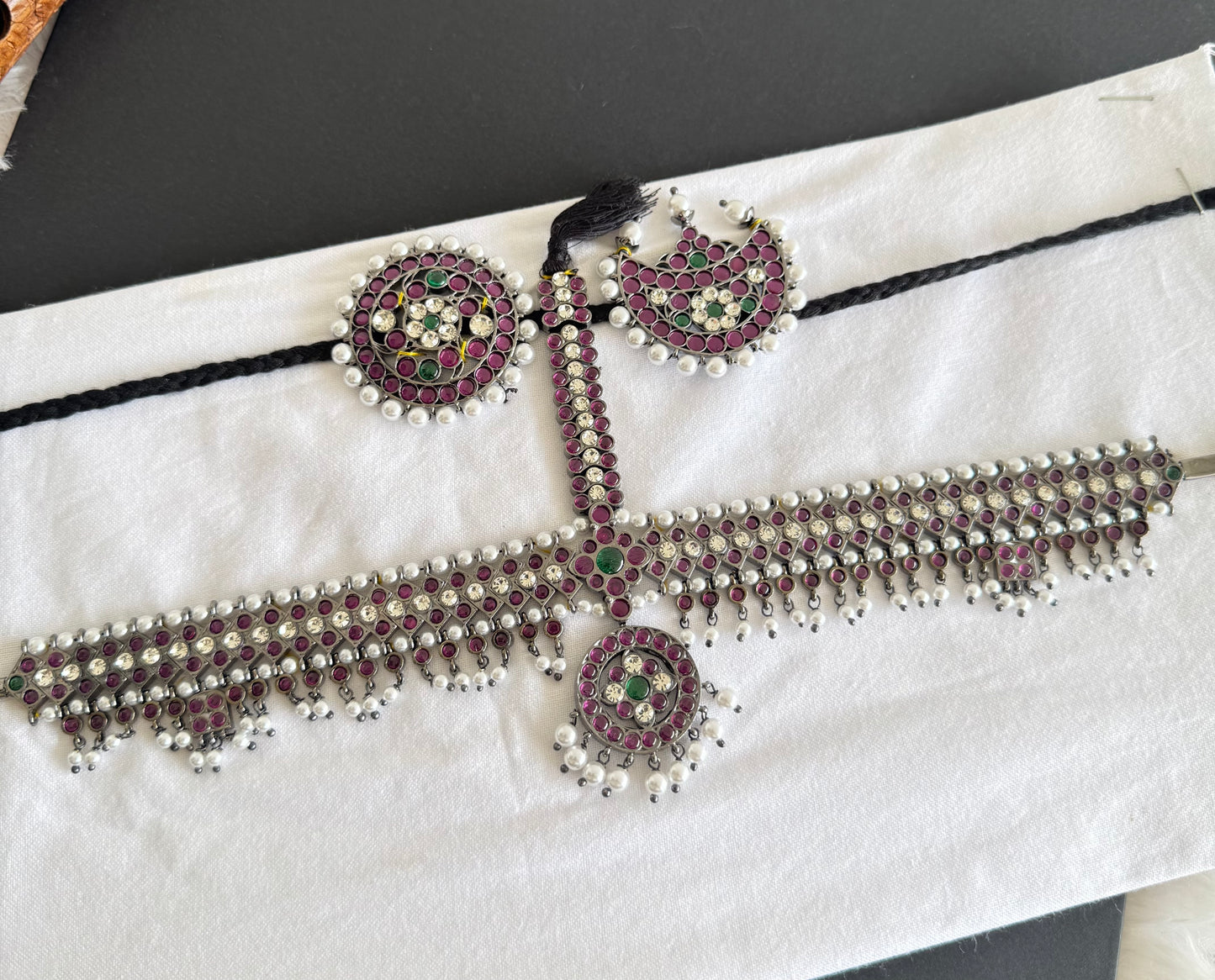 Black finish precious kemp-green-white pearl head set with sun-moon dj-50880