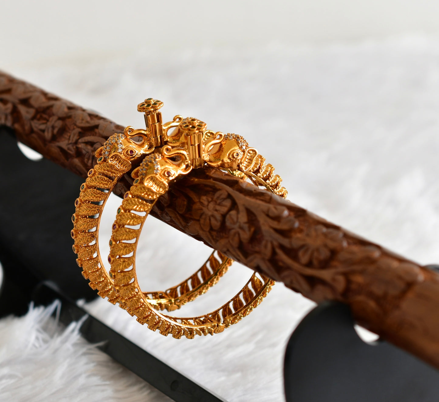 Matte finish ruby-green elephant flower screw type kada/bangles(2.4) dj-51785