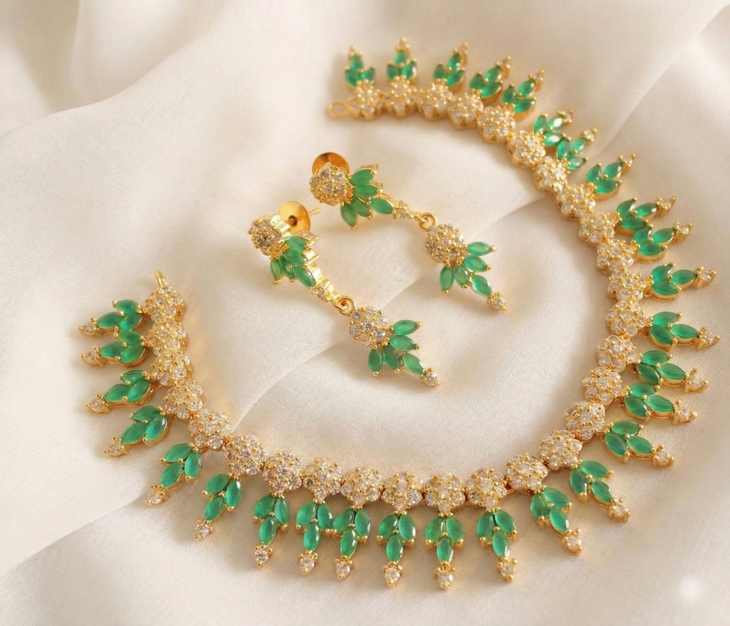 Gold tone Cz-emerald flower necklace Set-dj17088