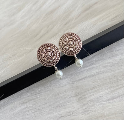 Silver tone round flower design pearl stud/earrings dj-55013