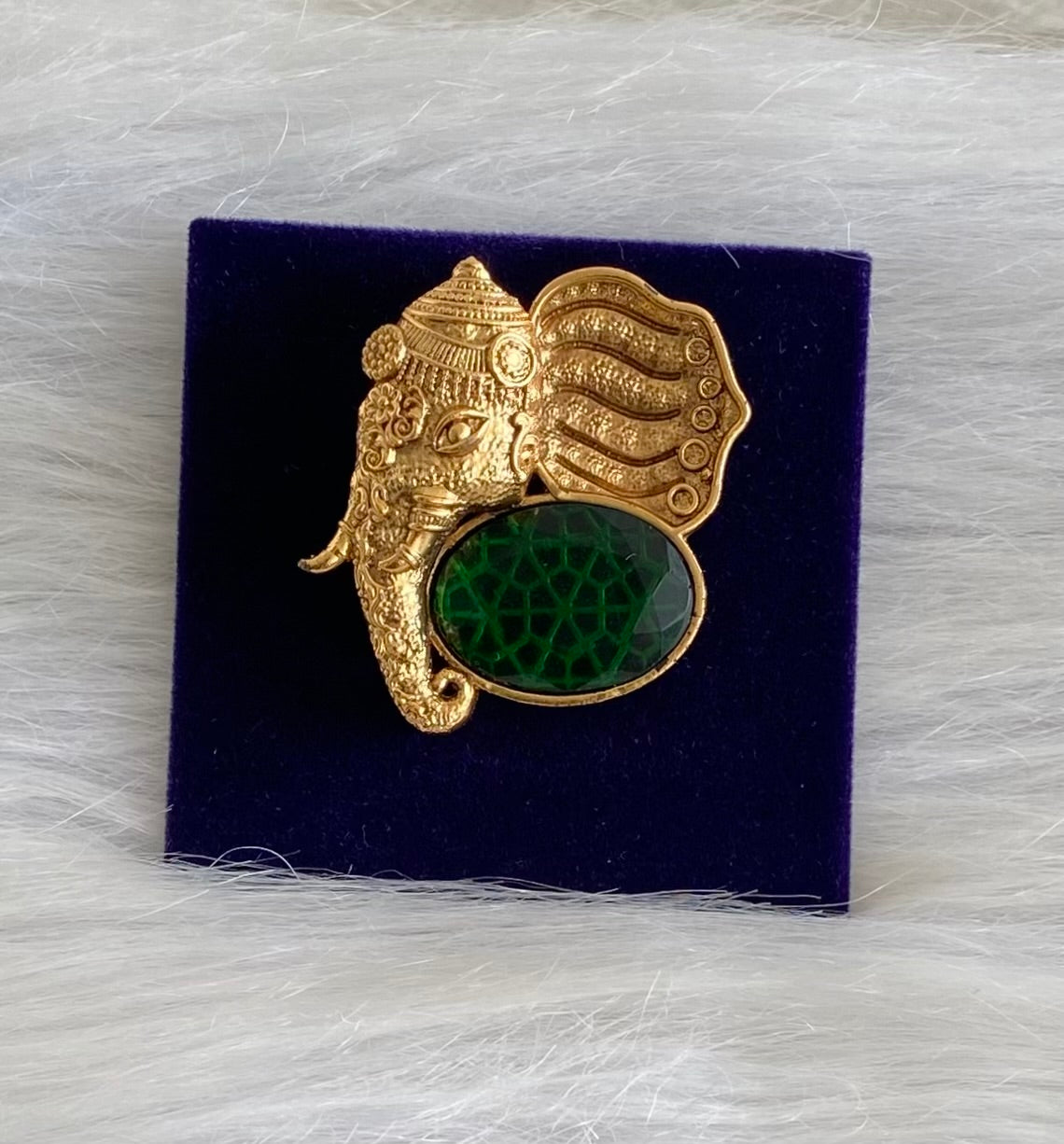 Matte finish big green stone magnetic brooch for men dj-54216