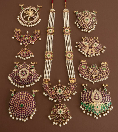 Gold tone precious kemp-green-white pearl haar with 9 interchangeable pendants dj-53379