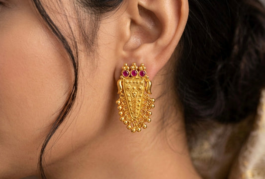 Gold tone pink stone gold cluster nethipattam earrings dj-54206