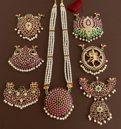 Gold tone precious kemp-green-white pearl haar with 7 interchangeable pendants dj-53380