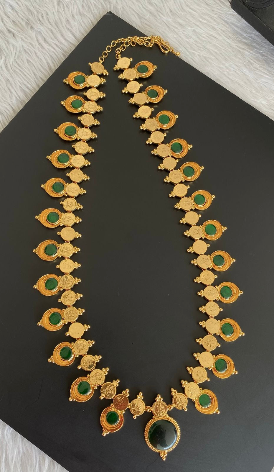 Gold look alike round palakka green Lakshmi coin haar dj-34969