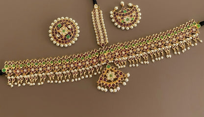 Gold tone precious kemp-green-white pearl mango tikka/head set dj-53645