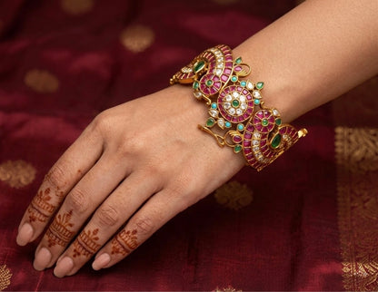 Matte finish kemp-green-white openable peacock kada/bangle dj-53463