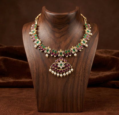 Gold tone precious kemp-green-white pearl necklace dj-53235