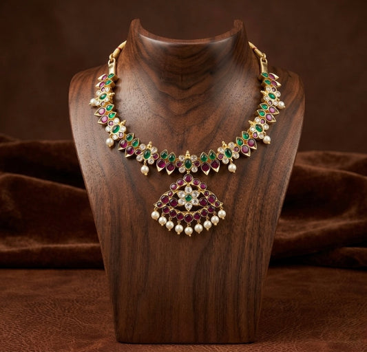 Gold tone precious kemp-green-white pearl necklace dj-53235