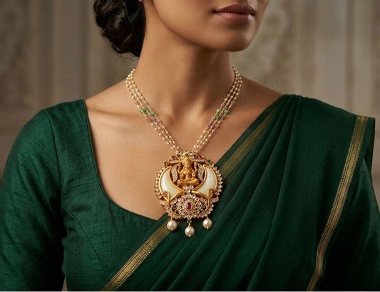 Matte finish kemp-green Lakshmi tiger nail pendant with pearl chain dj-26214