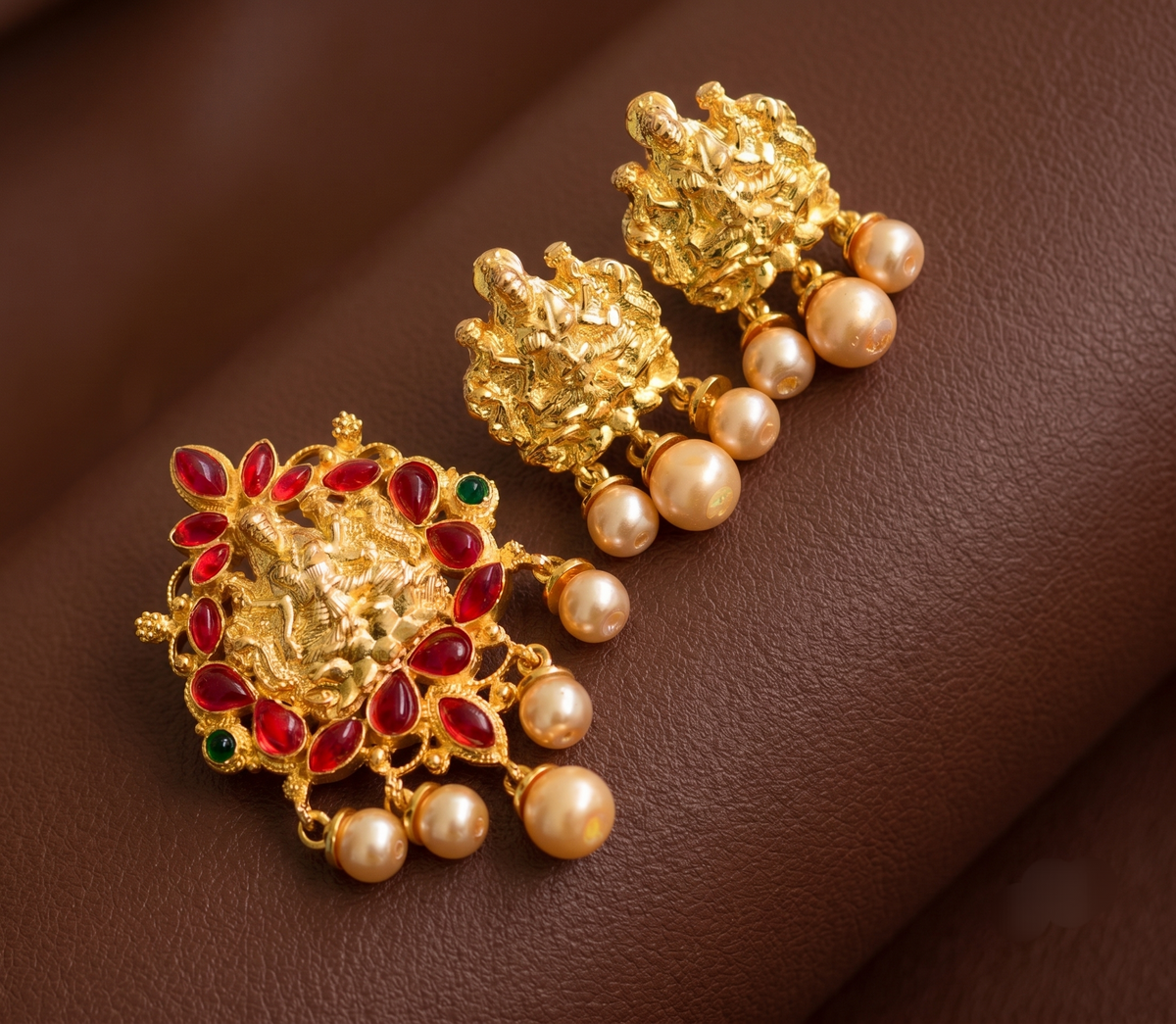 Gold tone kemp-green Lakshmi pendant set dj-03195