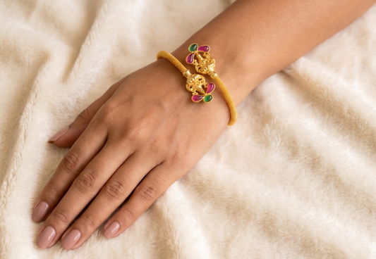 Gold tone kemp-green lakshmi open type bracelet dj-03277