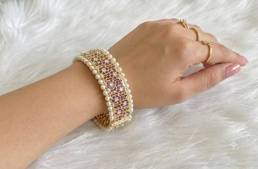Gold tone precious kemp-white pearl screw bangles(2.6) dj-54678