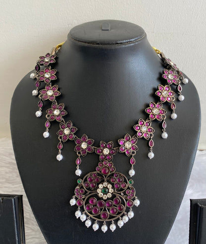Black finish precious kemp-green-white pearl flower necklace dj-50758