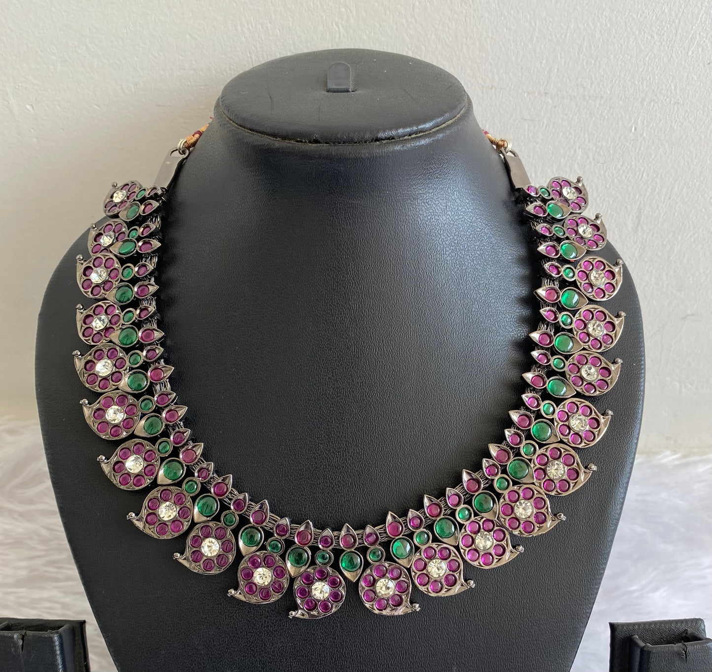 Black finish precious kemp-green-white  pearl mango necklace dj-50756