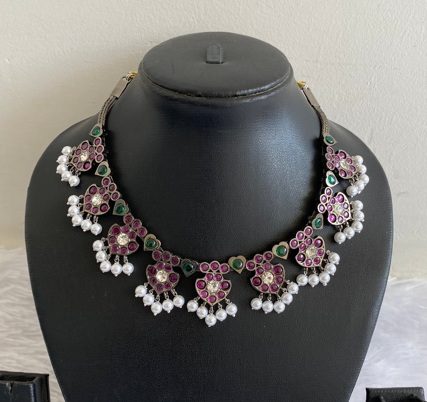 Black finish precious kemp-green-white pearl necklace dj-50755