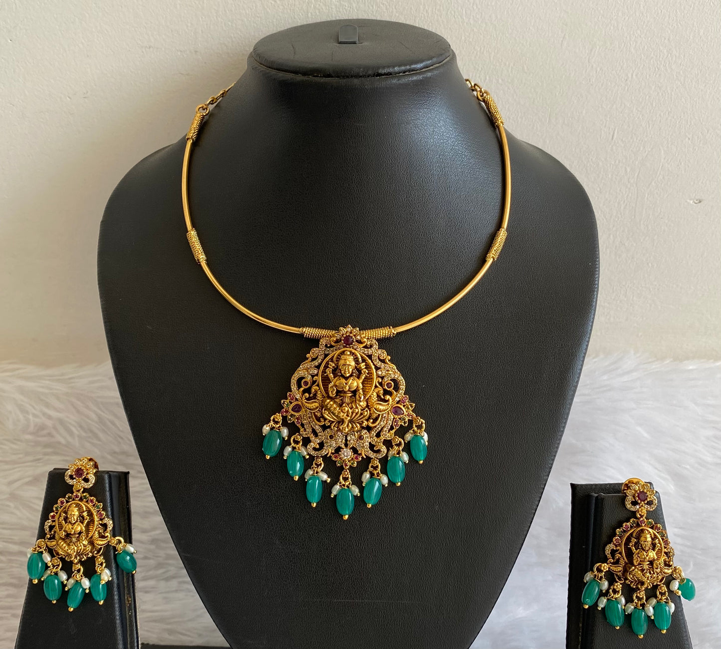 Antique gold tone cz kemp-green lakshmi peacock green bead hasli necklace set dj-50831