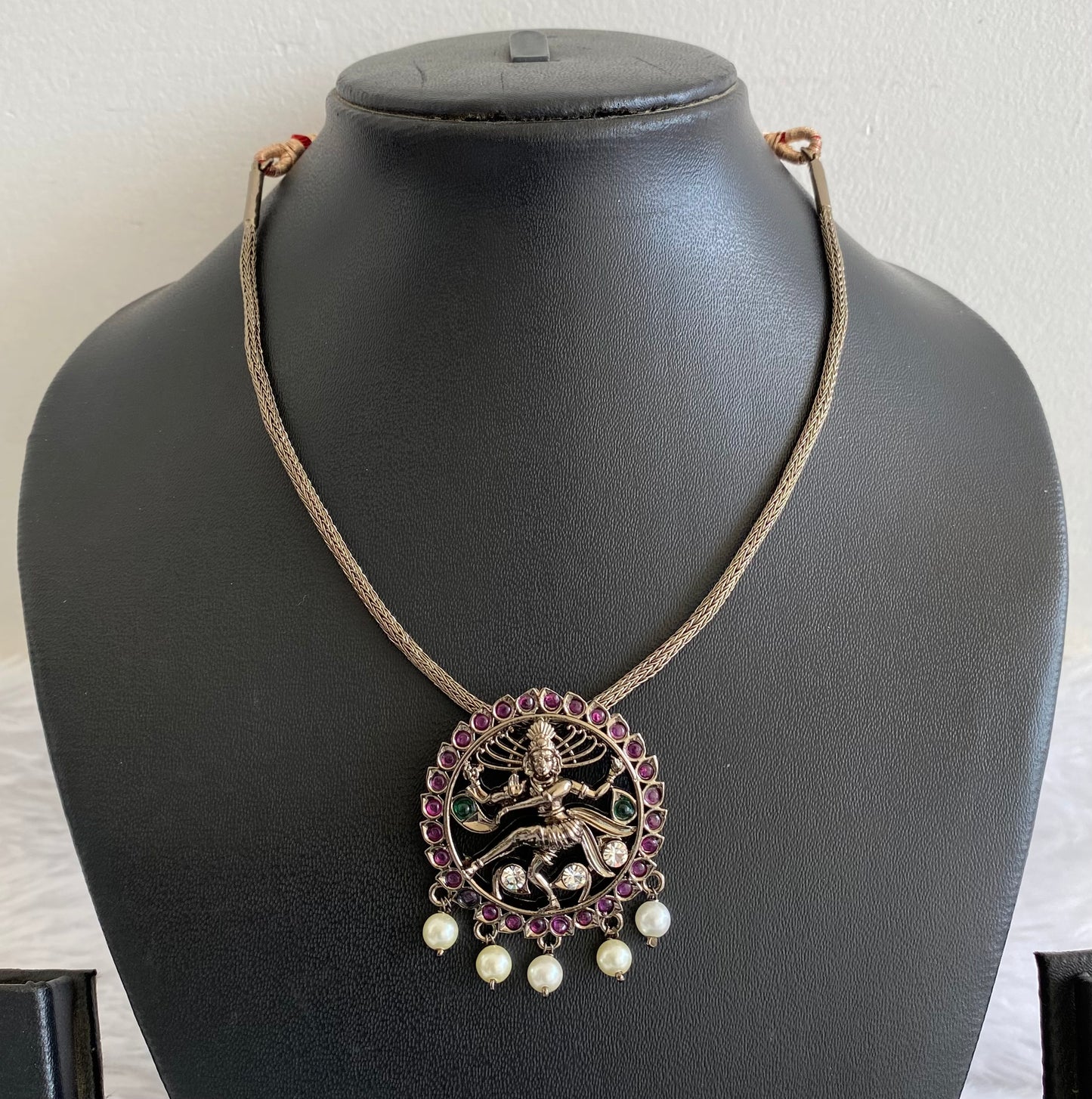 Black finish precious kemp-green-white natarajar pearl necklace dj-50981