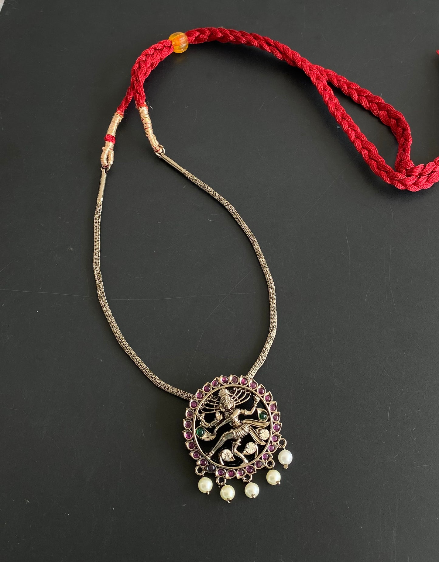 Black finish precious kemp-green-white natarajar pearl necklace dj-50981