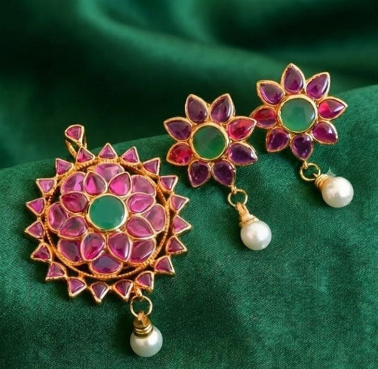 Gold tone Uncut Ruby-emerald Flower Pendant Set -dj03151