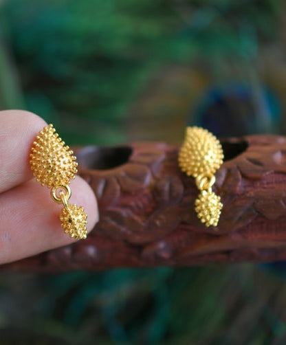 Gold tone mango small earrings dj-37638