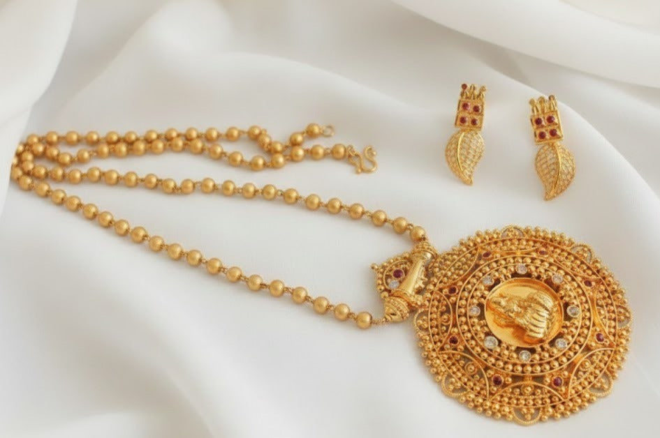 Gold Tone Ruby-white Lakshmi Kerala Style chain Set DJ26658