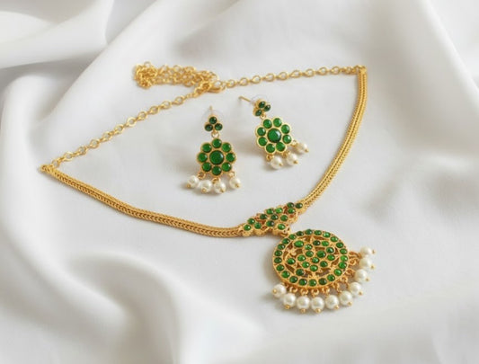 Gold Tone Green Pearl Attigai/Necklace Set DJ25938