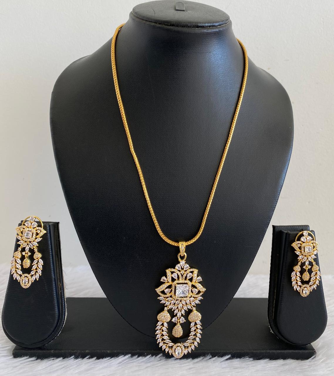 Gold Tone Cz White Floral Chain Set DJ30469