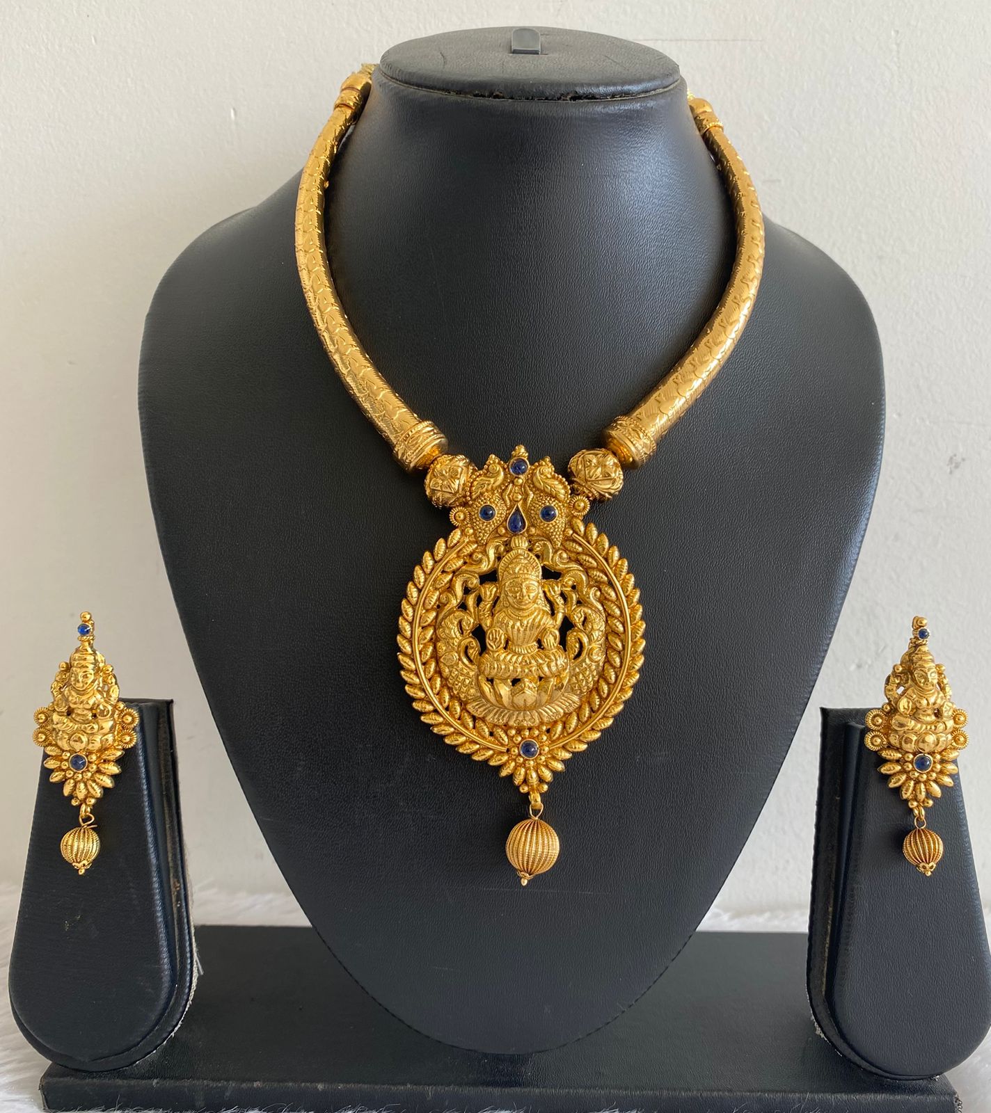 Antique gold tone Blue Lakshmi Kante Necklace Set-dj07829