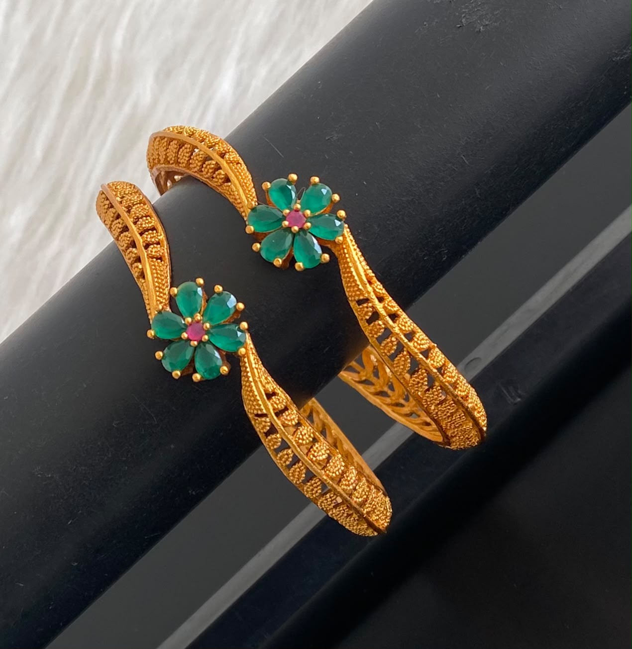 Matte Finish Emerald-pink Flower Bangles (2.8) DJ27851