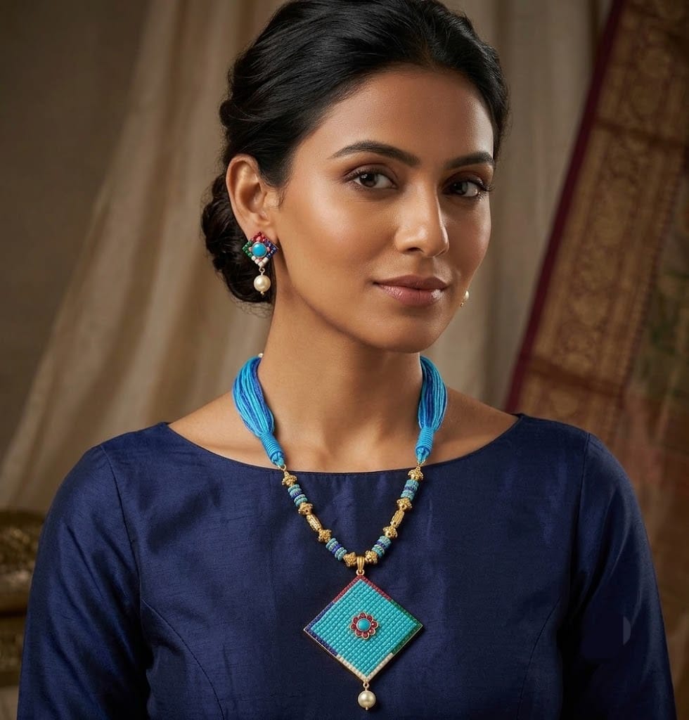 Gold tone handmade blue pachi pendant thread necklace set dj-03557
