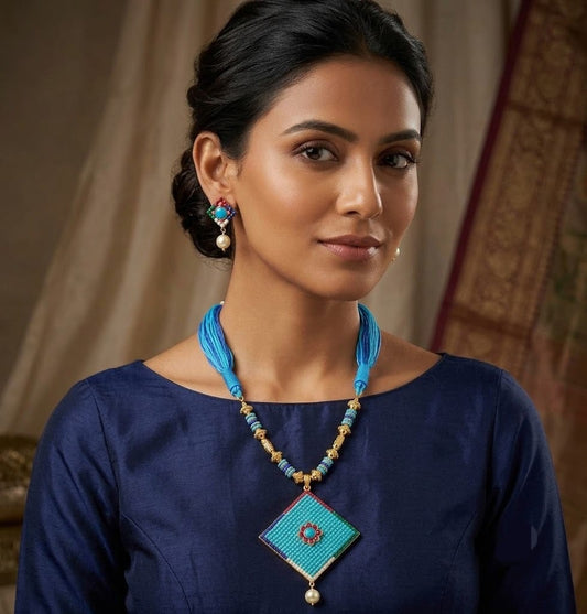 Gold tone handmade blue pachi pendant thread necklace set dj-03557