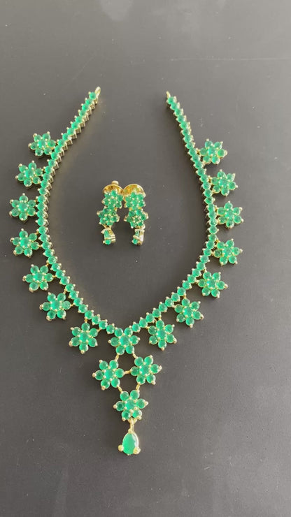 Gold Tone Emerald Green Flower Necklace Set DJ31328