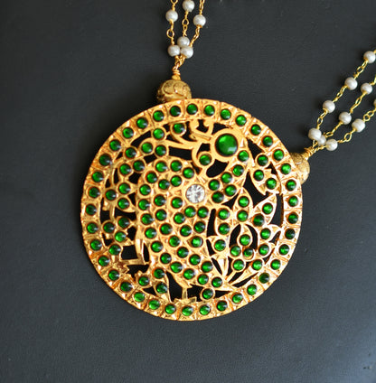 Gold tone green swan round pendant haar dj-39354