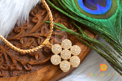 Gold tone white stone flower pendant with chain dj-37774