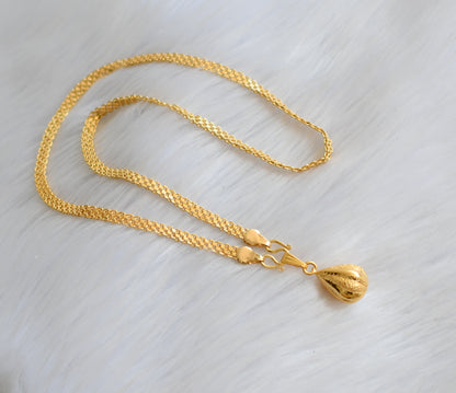 Gold tone pendant with chain dj-40089