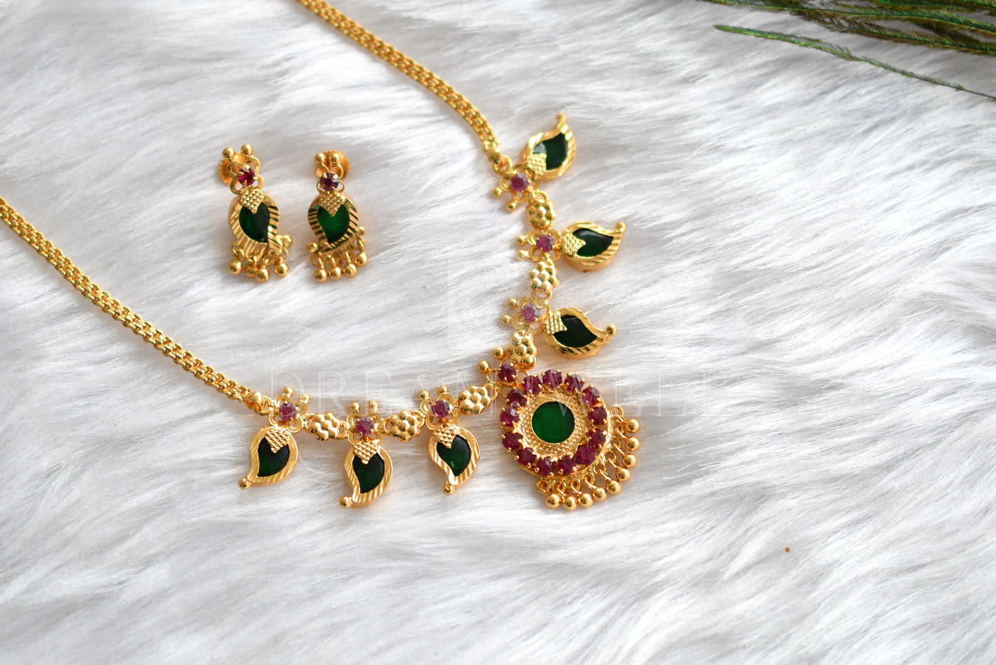 Gold tone pink-green 3 petal mango necklace set dj-34081