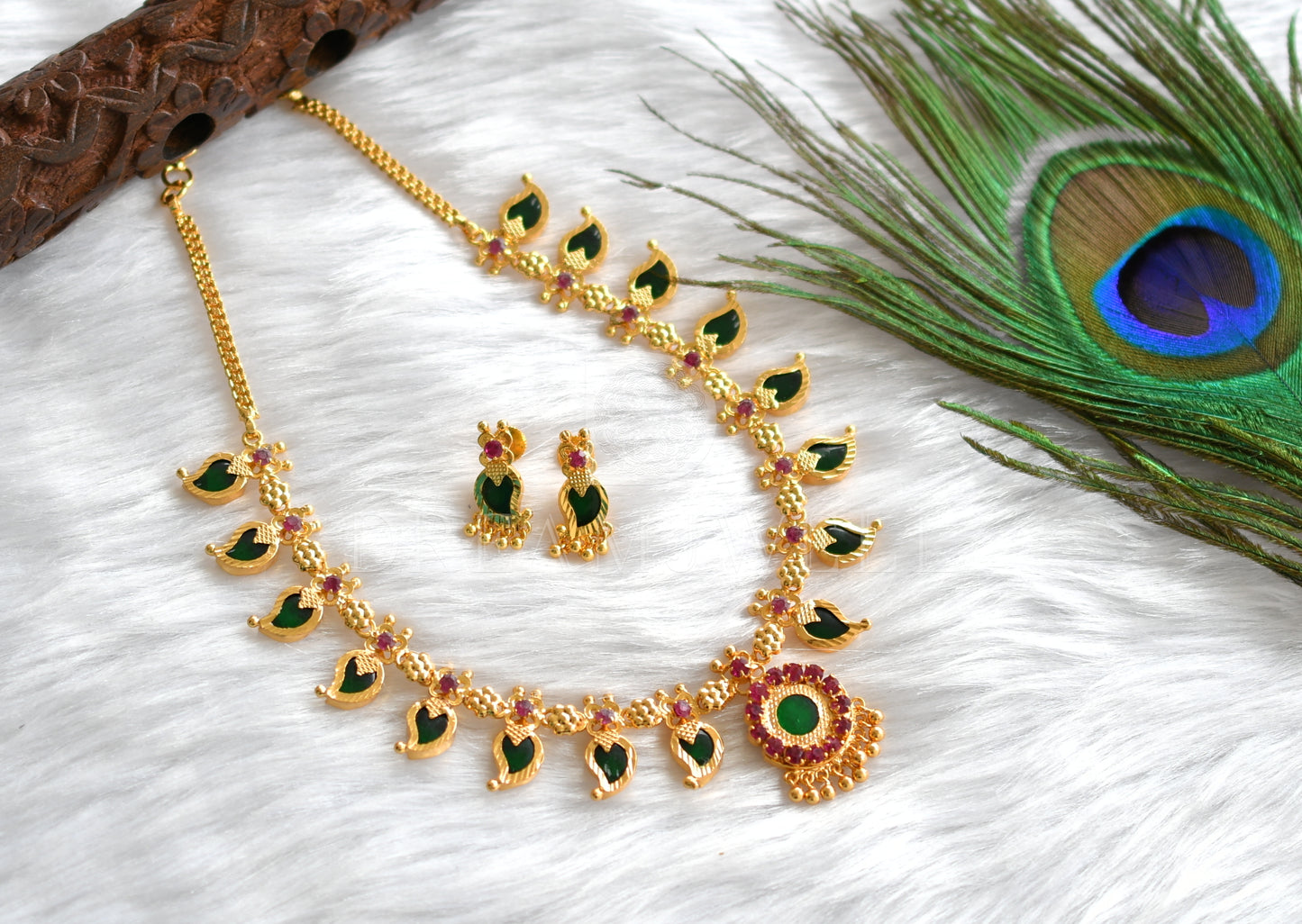 Gold tone pink-green 8 petal mango necklace set dj-34087