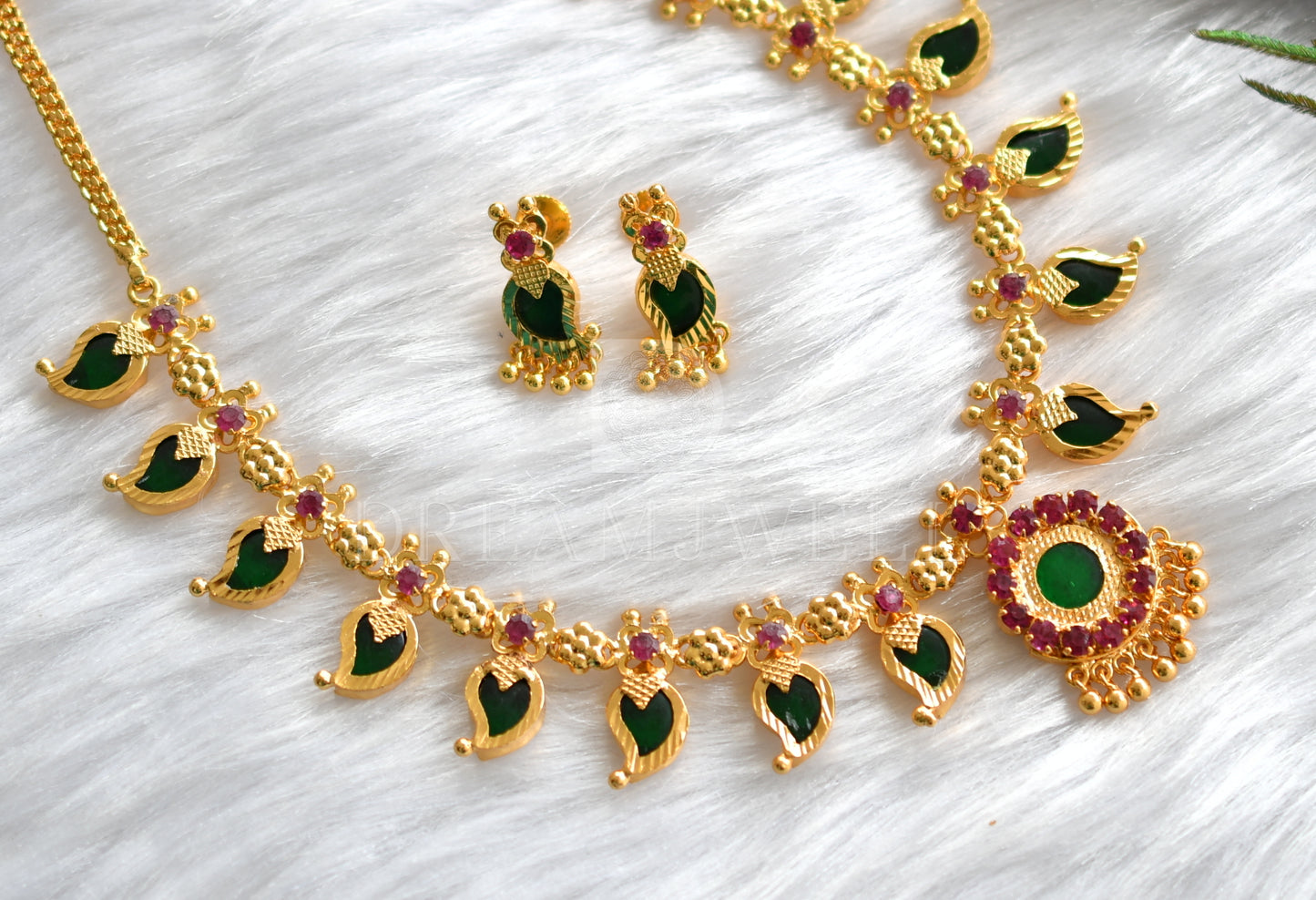 Gold tone pink-green 8 petal mango necklace set dj-34087