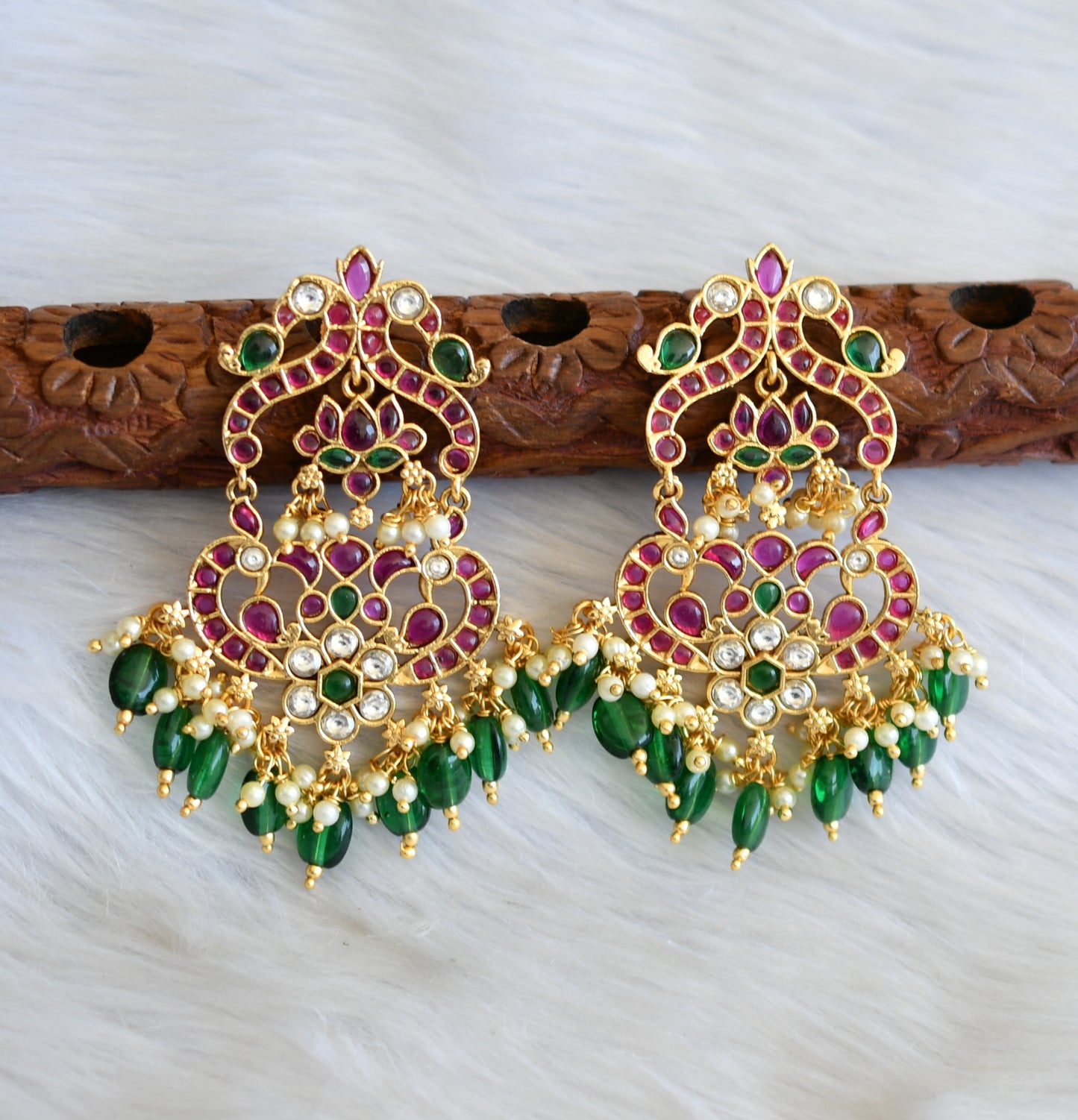 Matte finish kemp-green-white peacock pearl cluster green beaded earrings dj-41009
