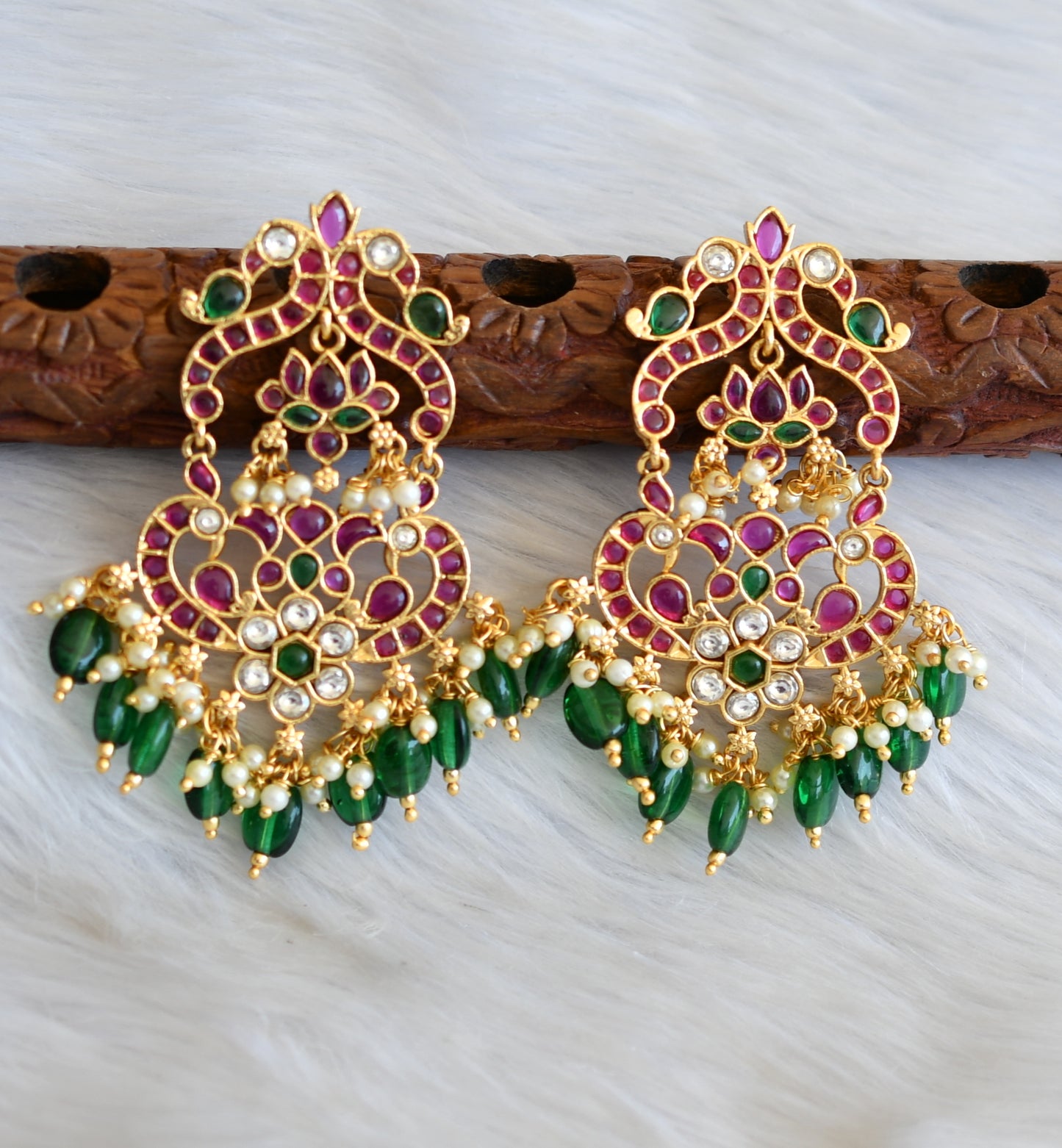 Matte finish kemp-green-white peacock pearl cluster green beaded earrings dj-41009